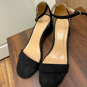 Size 8 Black Simple Strap Heel
